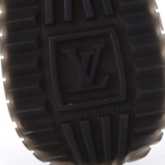 Louis Vuitton Calfskin Monogram Denim Run Away Sneakers ! SIZE 8 - Picture 4 of 4